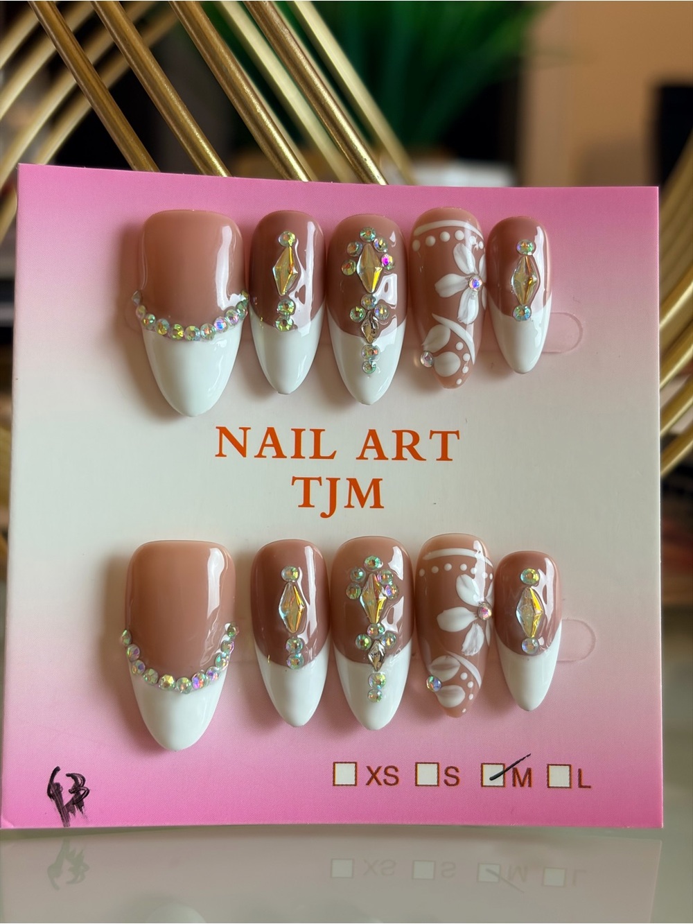 Nude & White Rhinestone Floral Press-On Nail Set-med